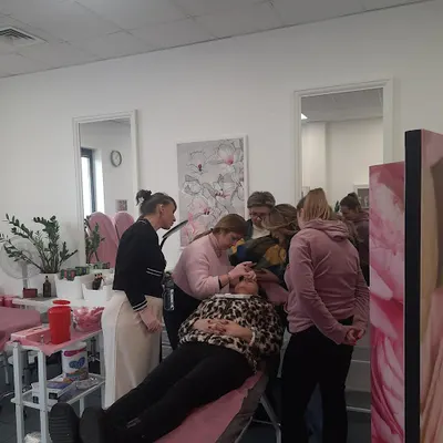 Akademia Zdrowia - szkoły młodzieżowe i kursy zawodowe.